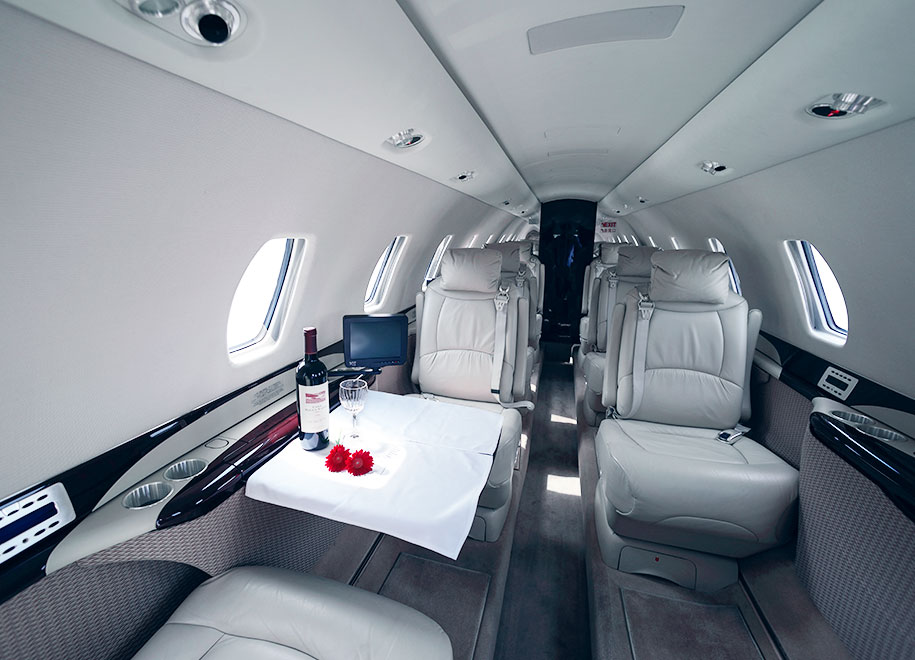 Safe and comfortable enplaning service photo