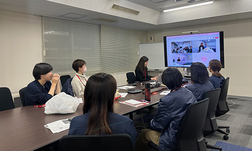 女性座談会の様子