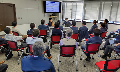 image：Workplace Safety Meeting